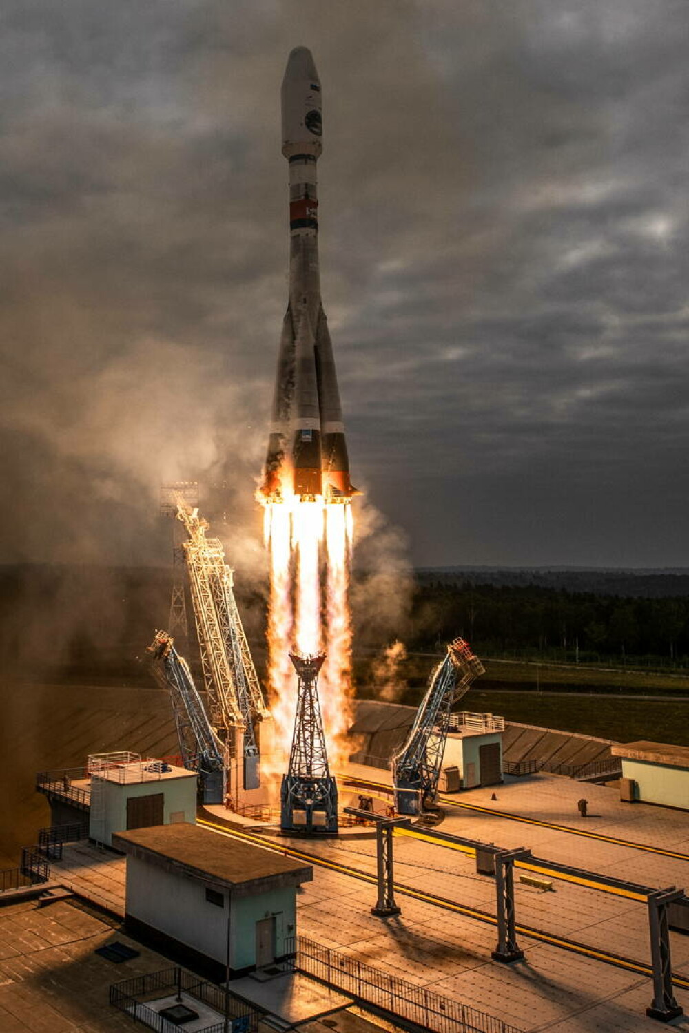 Rusia a lansat prima sa misiune pe Lună după aproape o jumătate de secol. Vor depozitele de apă GALERIE FOTO & VIDEO - Imaginea 11