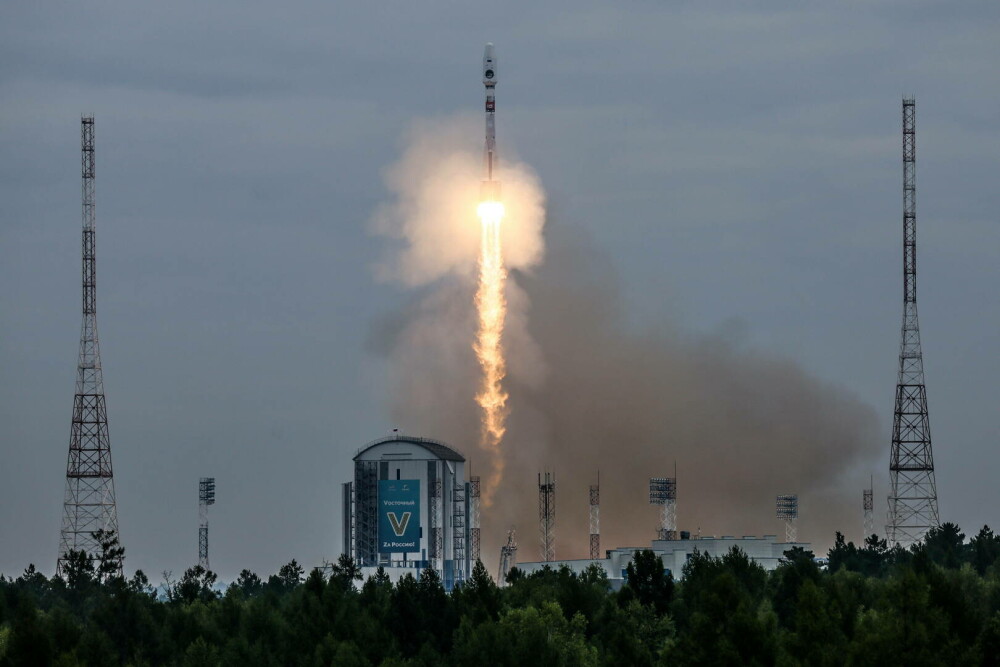 Rusia a lansat prima sa misiune pe Lună după aproape o jumătate de secol. Vor depozitele de apă GALERIE FOTO & VIDEO - Imaginea 19