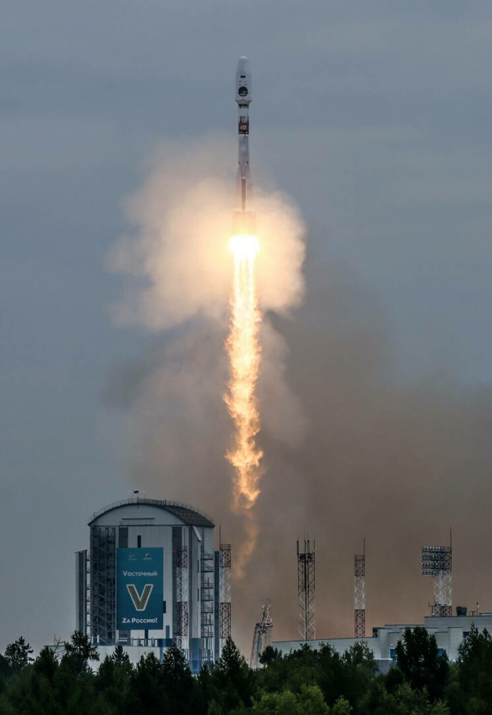 Rusia a lansat prima sa misiune pe Lună după aproape o jumătate de secol. Vor depozitele de apă GALERIE FOTO & VIDEO - Imaginea 20