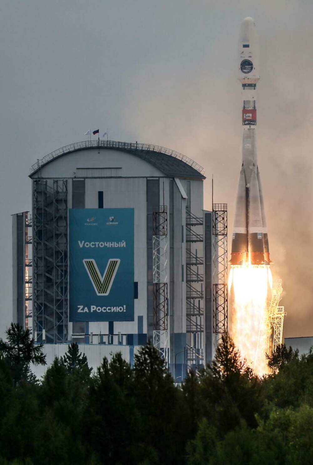 Rusia a lansat prima sa misiune pe Lună după aproape o jumătate de secol. Vor depozitele de apă GALERIE FOTO & VIDEO - Imaginea 24