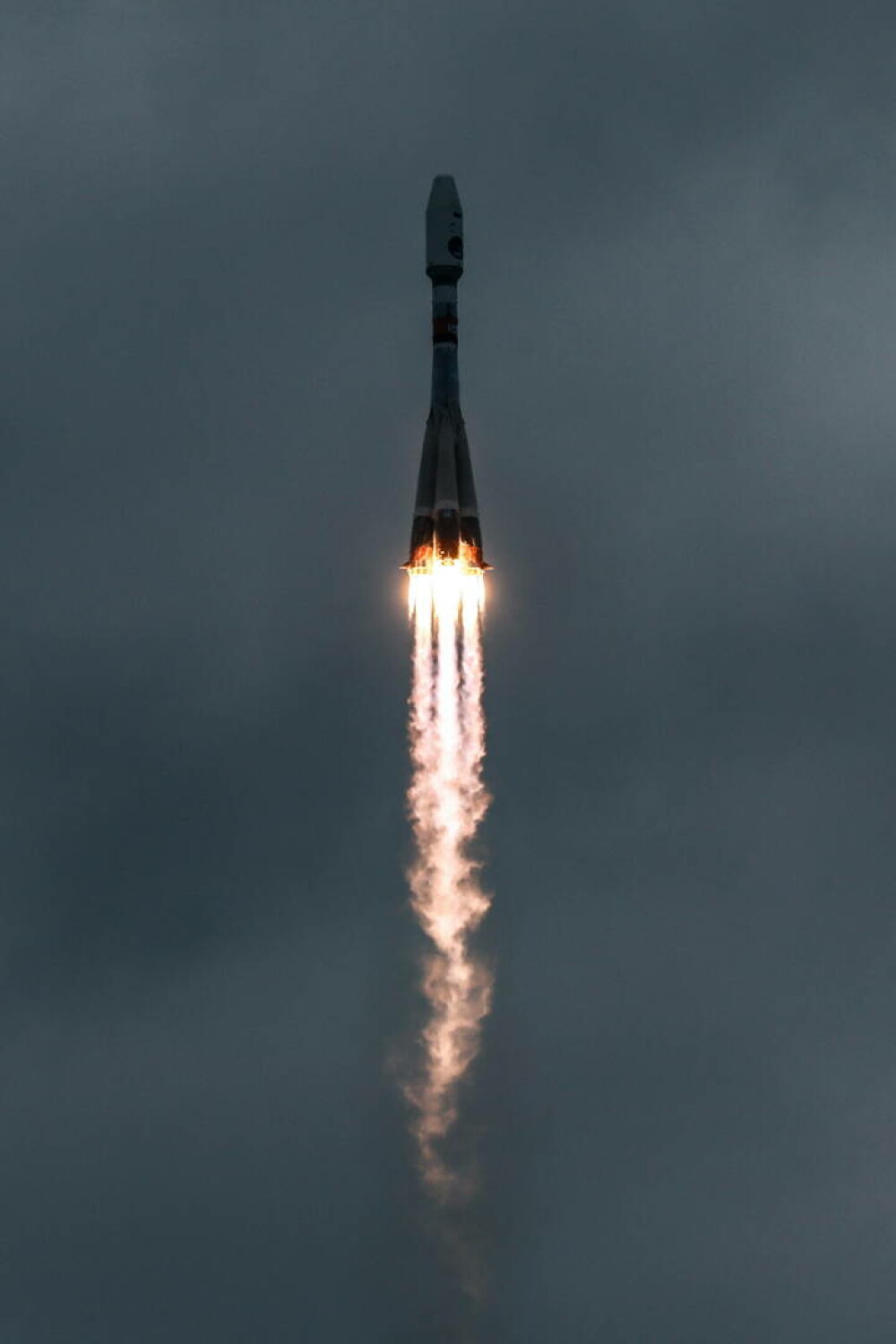 Rusia a lansat prima sa misiune pe Lună după aproape o jumătate de secol. Vor depozitele de apă GALERIE FOTO & VIDEO - Imaginea 25