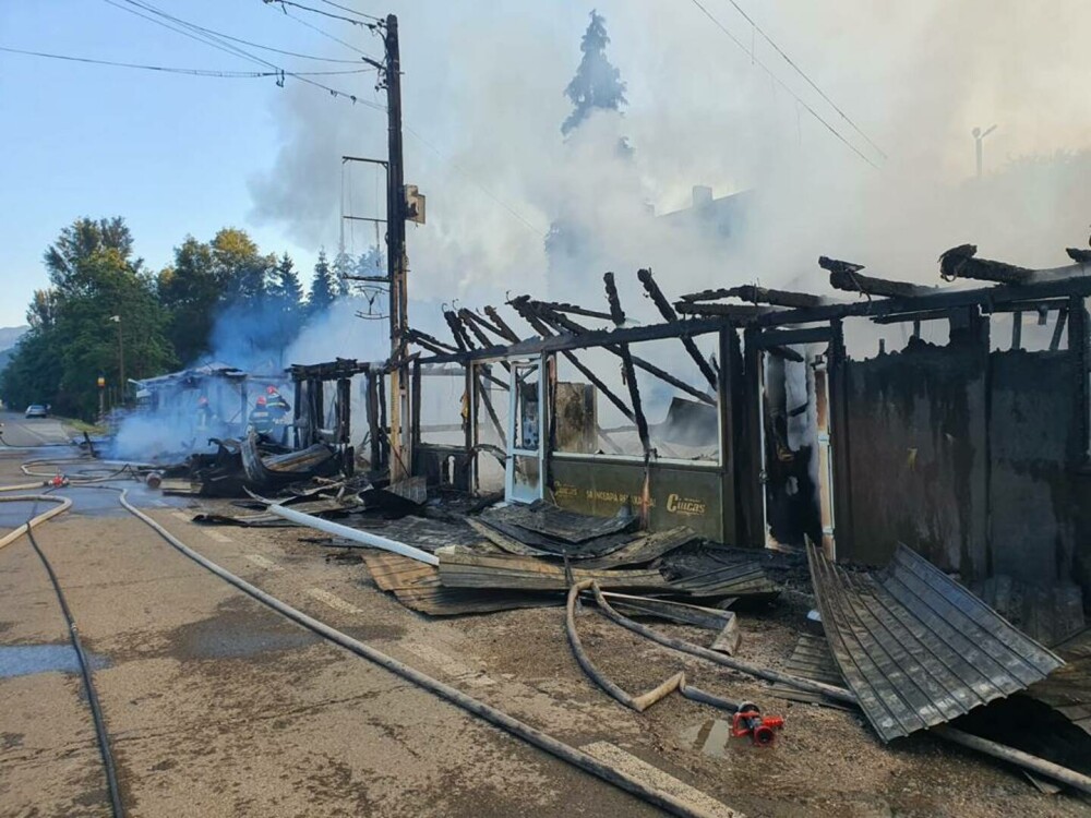 Magazin distrus într-un incendiu provocat de un scurtcircuit, în Bacău - Imaginea 4