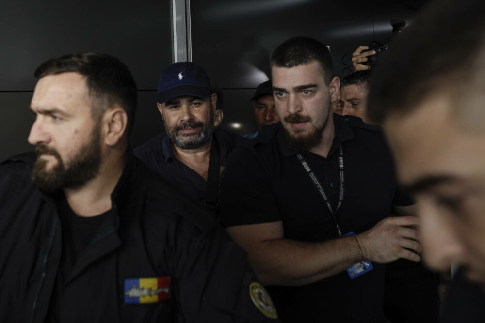 Darius Vâlcov a fost adus în România cu escortă, din Italia. Fostul ministru al Finanțelor a ajuns la închisoare - Imaginea 1