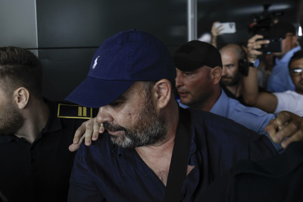 Darius Vâlcov a fost adus în România cu escortă, din Italia. Fostul ministru al Finanțelor a ajuns la închisoare - Imaginea 2
