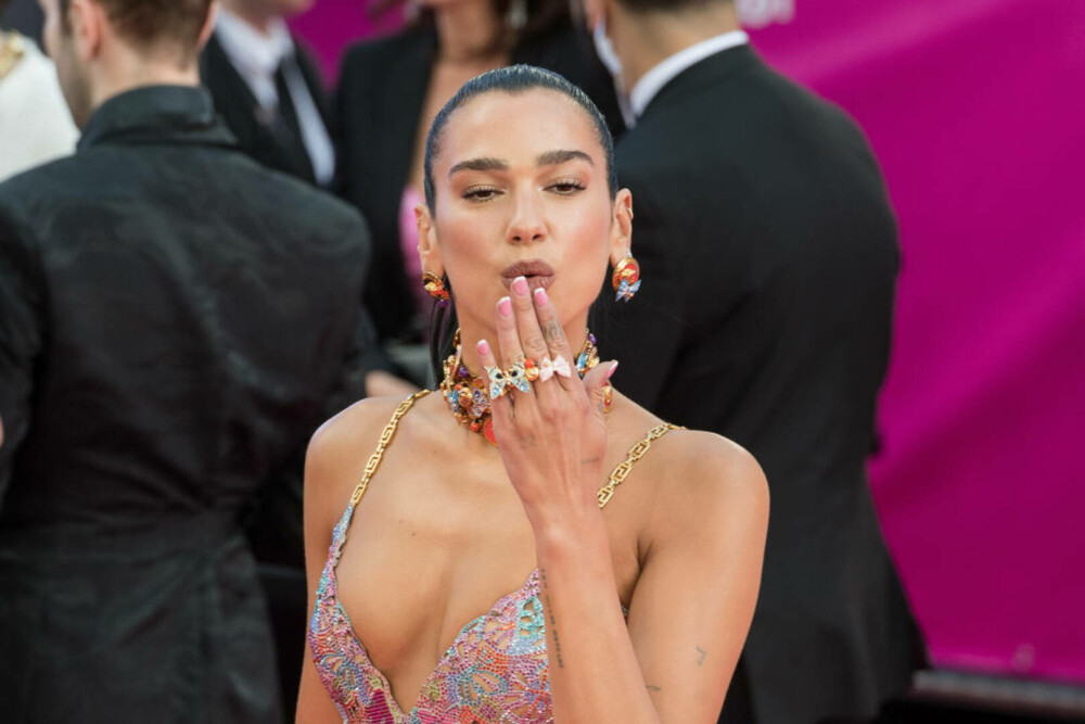 Dua Lipa a apărut „în franjuri” la o cină privată din New York. Și-a afișat silueta de invidiat - Imaginea 86