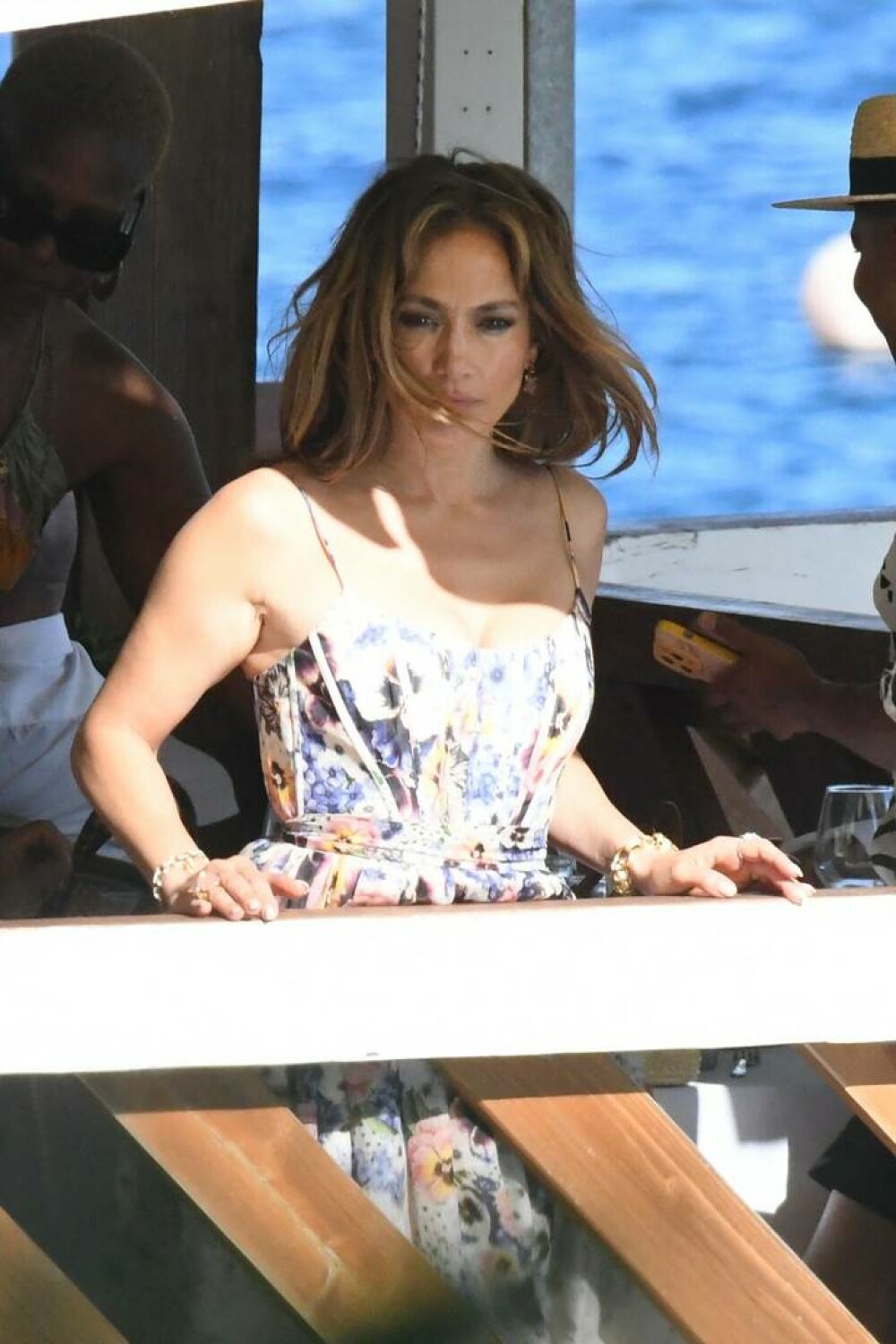 Jennifer Lopez a făcut show într-un restaurant din Capri, unde vedeta se află în vacanță. Gestul care i-a uimit pe toți VIDEO - Imaginea 1