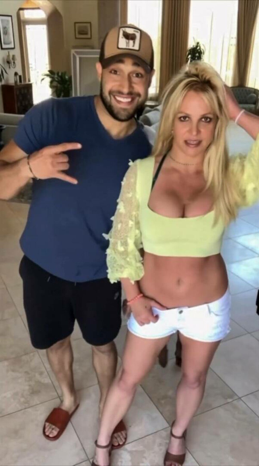 Cum a fost surprinsă Britney Spears după două zile de la divorțul de Sam Asghari. „Nu mai puteam suporta durerea” | FOTO - Imaginea 18