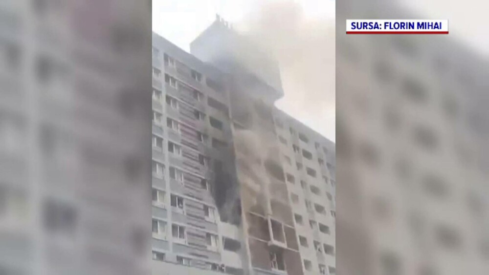 Incendiu violent la un hotel din Băile Felix. 14 persoane au avut nevoie de îngrijiri medicale. A fost activat planul roşu - Imaginea 1