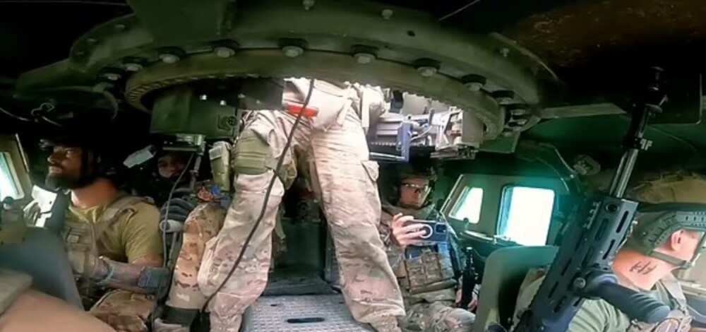 Momentul în care un Humvee cu soldați ucraineni calcă pe o mină și sare în aer. „Mulțumim poporului american!” - Imaginea 1