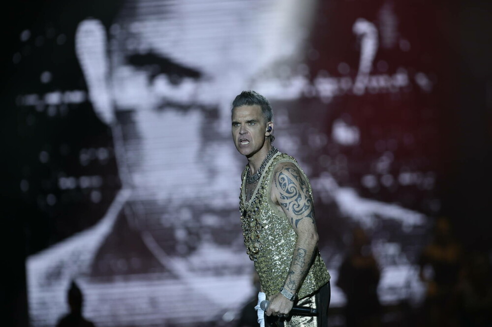 Superstarul britanic Robbie Williams a făcut un show de neuitat la București, la festivalul ”Summer in the City” - Imaginea 1