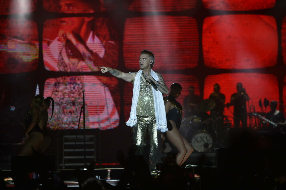 Superstarul britanic Robbie Williams a făcut un show de neuitat la București, la festivalul ”Summer in the City” - Imaginea 3