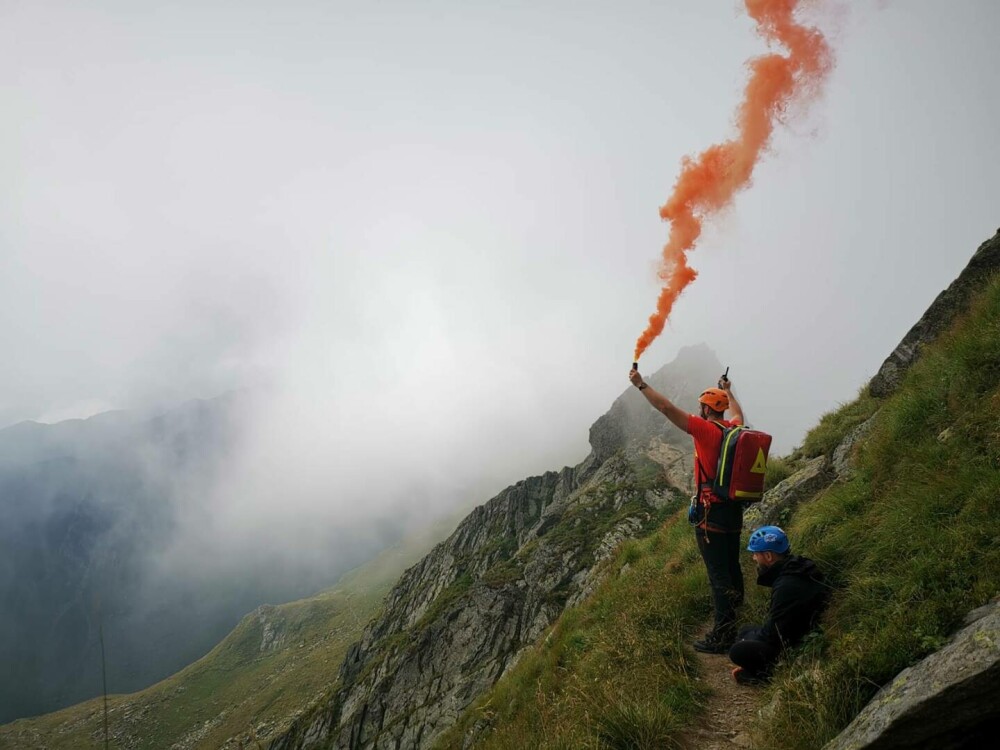 VIDEO. Un elicopter SMURD a intervenit pentru salvarea unui turist aflat în Munţii Făgăraş - Imaginea 2