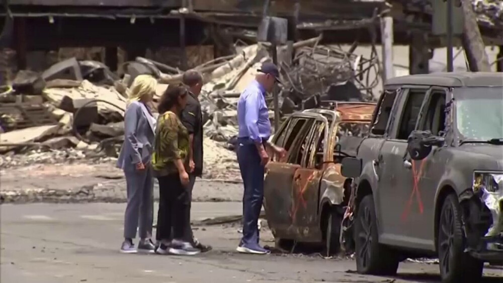 Joe Biden și soția lui au ajuns în Maui, unde incendiile au ucis sute de persoane - Imaginea 1