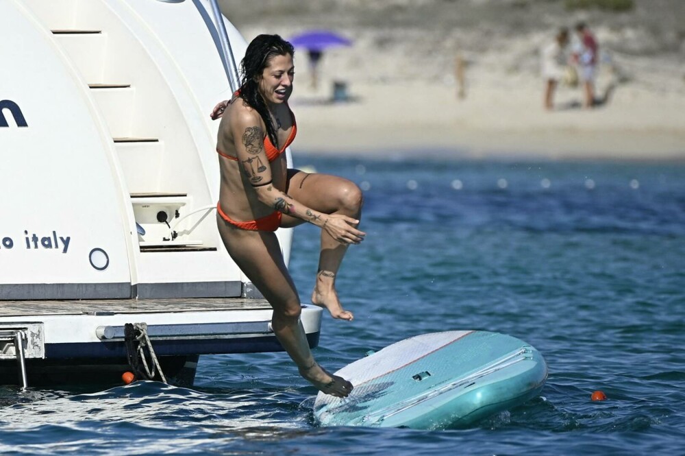 Trei mari fotbaliste din Spania, surprinse în vacanță pe iaht. Cum s-au distrat în escapada din Ibiza | GALERIE FOTO - Imaginea 10