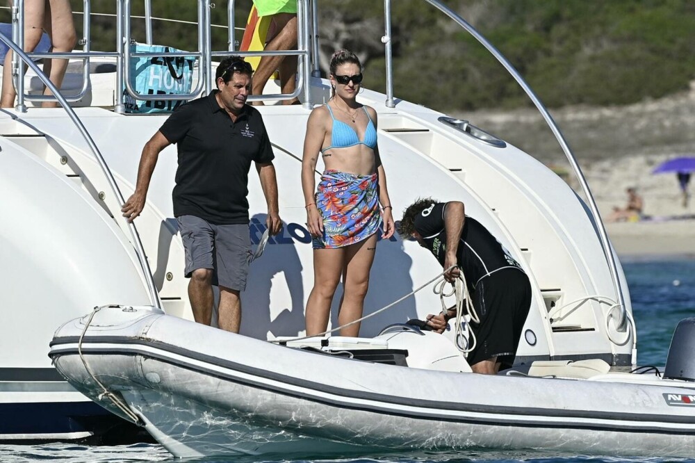 Trei mari fotbaliste din Spania, surprinse în vacanță pe iaht. Cum s-au distrat în escapada din Ibiza | GALERIE FOTO - Imaginea 11