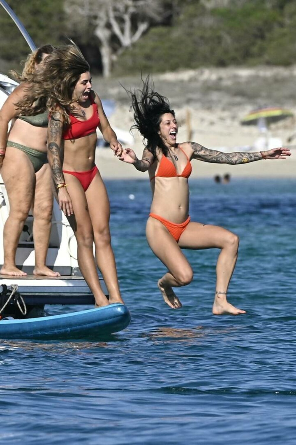 Trei mari fotbaliste din Spania, surprinse în vacanță pe iaht. Cum s-au distrat în escapada din Ibiza | GALERIE FOTO - Imaginea 14