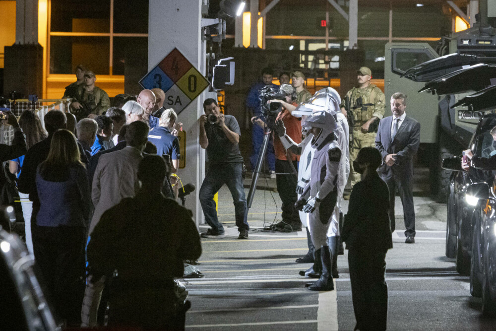 NASA şi SpaceX au trimis un echipaj spre Staţia Spaţială Internaţională. Momentul decolării | FOTO - Imaginea 11