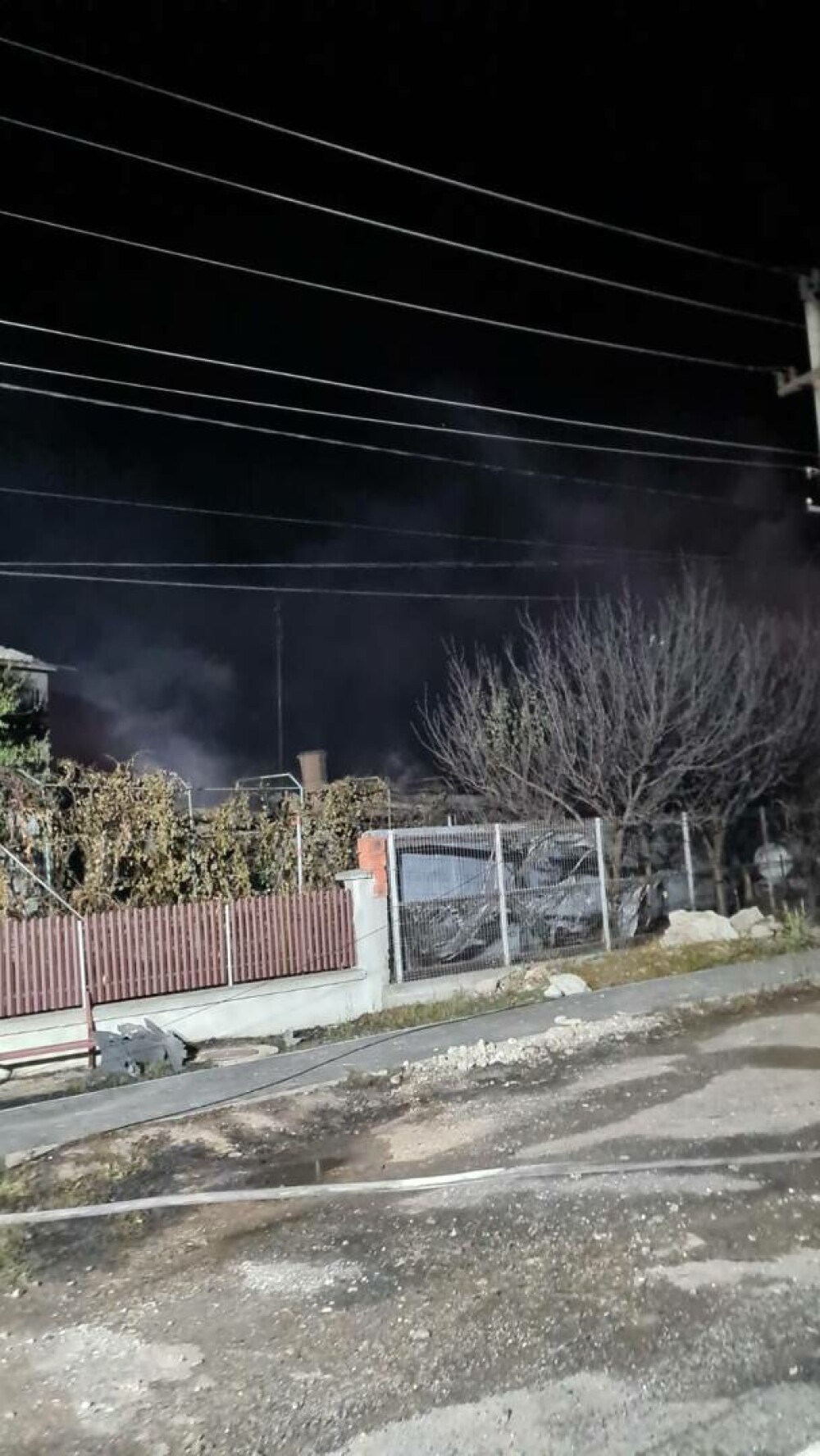 GALERIE FOTO. Locul în care s-au produs exploziile devastatoare din Crevedia arată ca o zonă de război în Ucraina - Imaginea 16