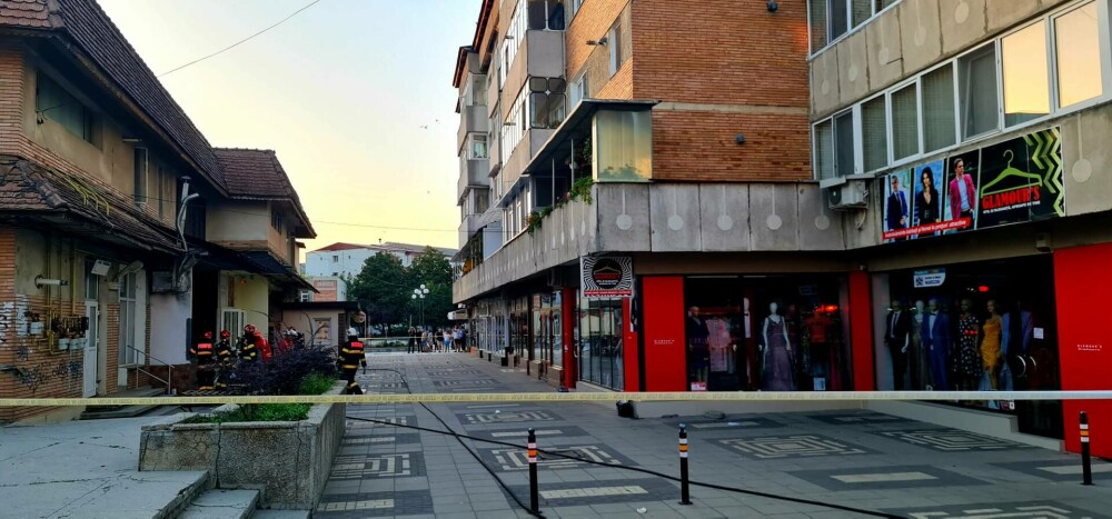 Explozie la o pizzerie din Pașcani. Locatarii unui bloc au fost evacuați de urgență. O persoană a fost rănită | FOTO - Imaginea 3