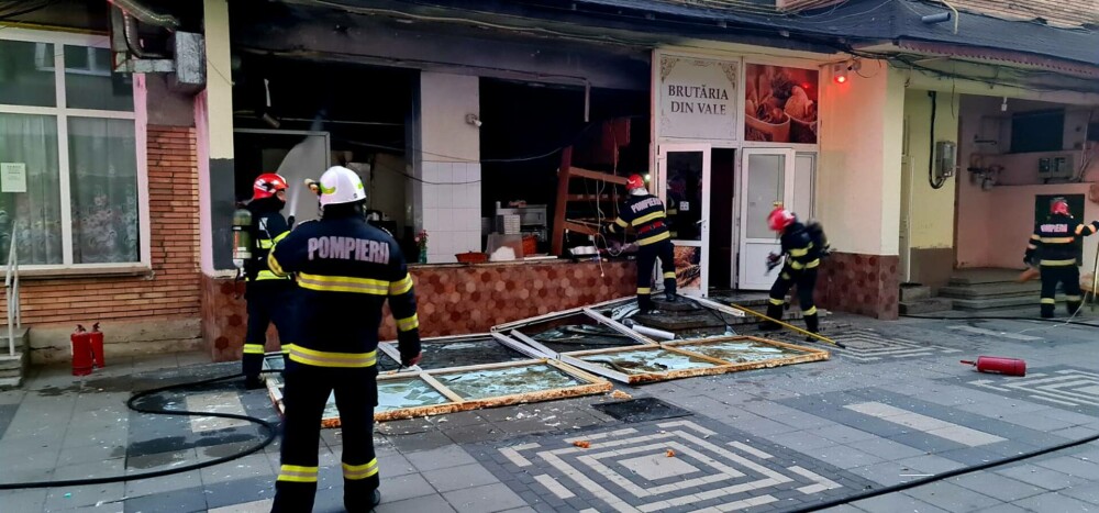 Explozie la o pizzerie din Pașcani. Locatarii unui bloc au fost evacuați de urgență. O persoană a fost rănită | FOTO - Imaginea 8