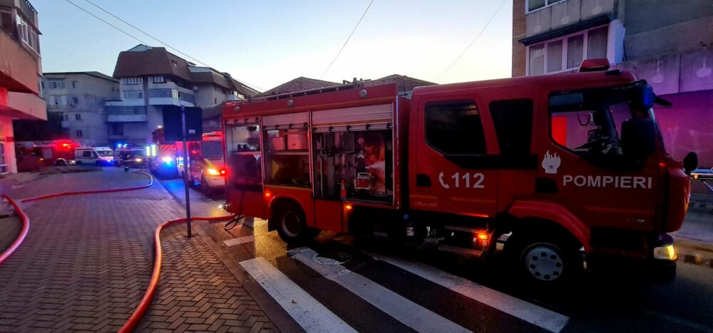 Explozie la o pizzerie din Pașcani. Locatarii unui bloc au fost evacuați de urgență. O persoană a fost rănită | FOTO - Imaginea 10