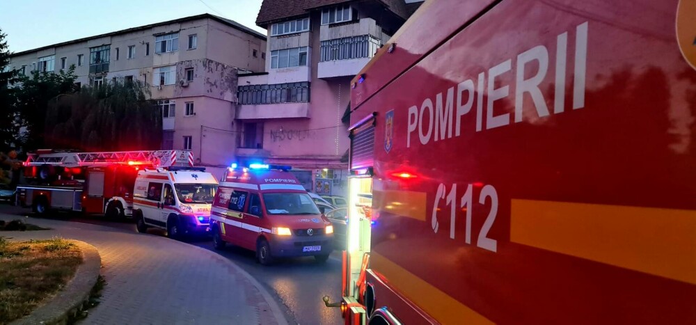 Explozie la o pizzerie din Pașcani. Locatarii unui bloc au fost evacuați de urgență. O persoană a fost rănită | FOTO - Imaginea 11