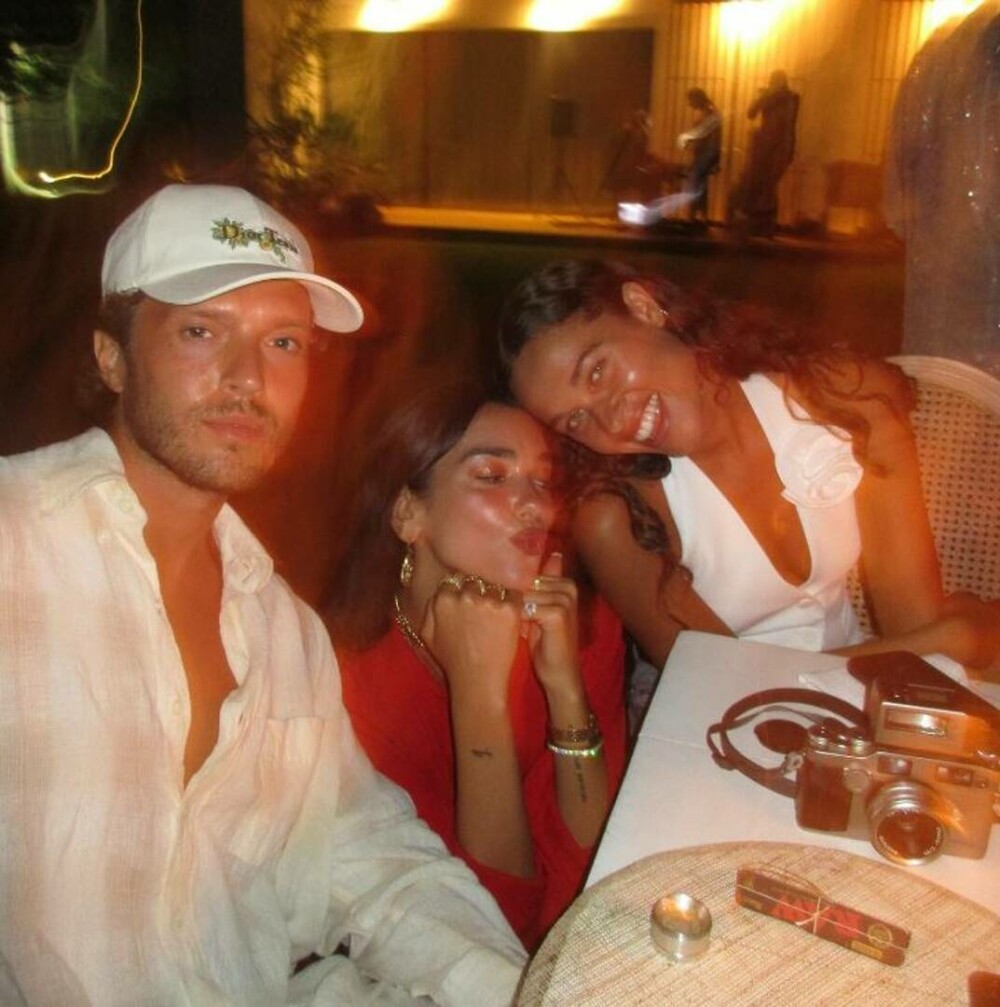 Dua Lipa a apărut „în franjuri” la o cină privată din New York. Și-a afișat silueta de invidiat - Imaginea 85