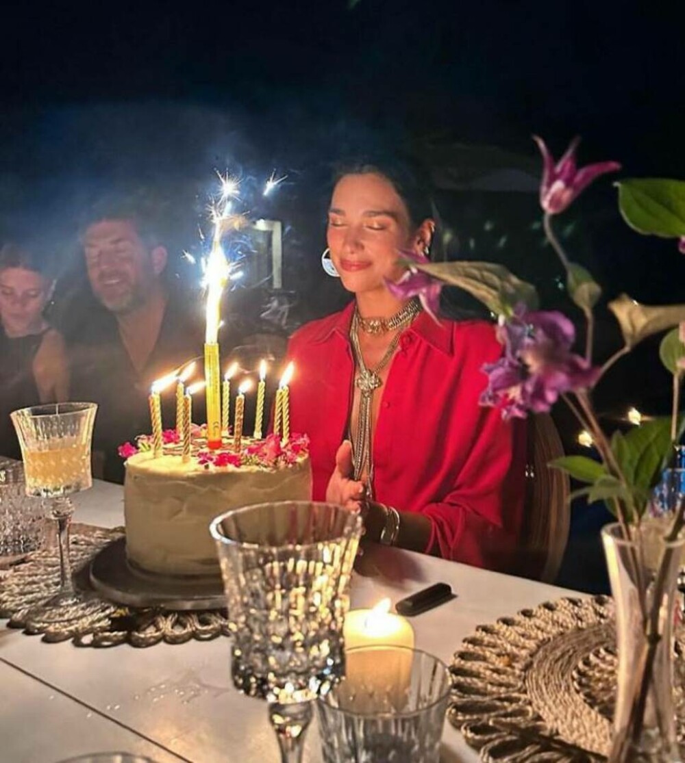 Dua Lipa a apărut „în franjuri” la o cină privată din New York. Și-a afișat silueta de invidiat - Imaginea 65