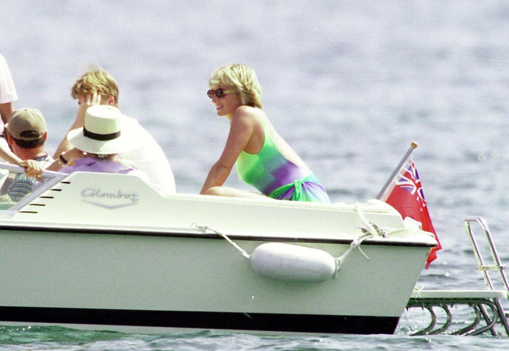Imagini rare cu prințesa Diana, în costum de baie. Cum a fost surprinsă de paparazzi pe plajă | FOTO - Imaginea 15