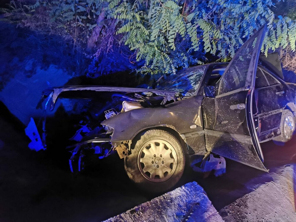 Un copil de un an și doi adulți au murit într-un grav accident în Botoșani. Un băiat de 10 ani a fost rănit. FOTO - Imaginea 1