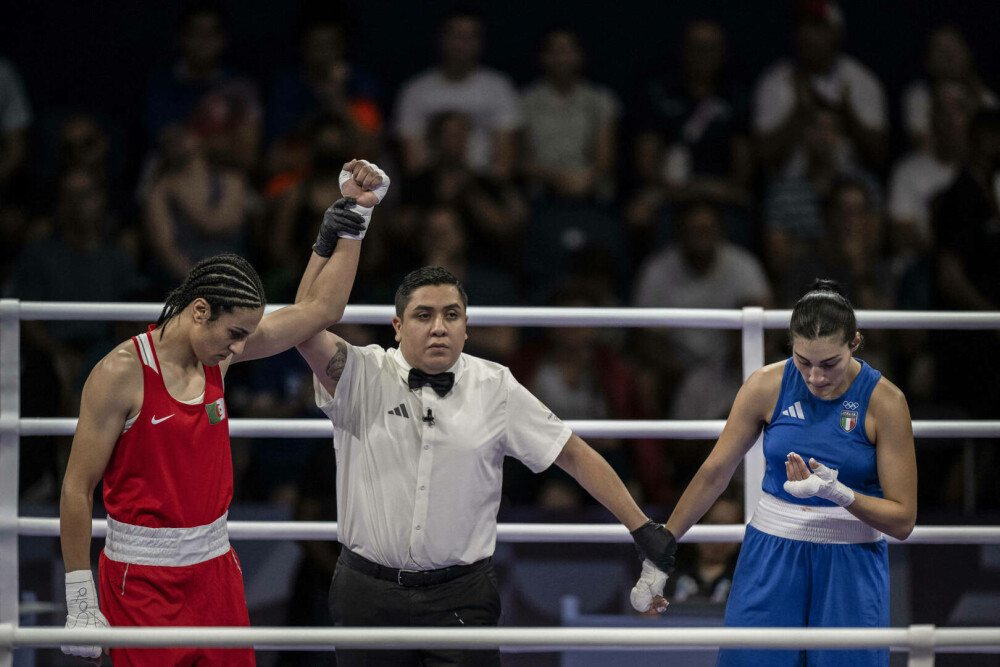 Controverse la box feminin. O sportivă descalificată la Mondiale pentru nivelul de testosteron și-a lovit puternic adversara - Imaginea 14