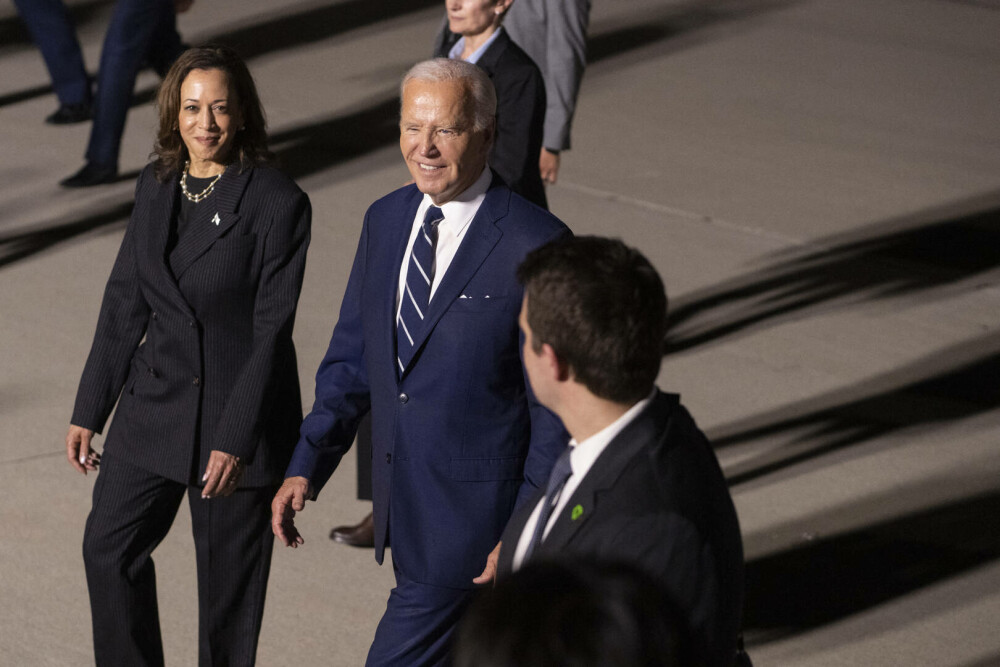 Deţinuţii americani eliberaţi de Rusia au ajuns în SUA. Joe Biden şi Kamala Harris i-au întâmpinat la aeroport | GALERIE FOTO - Imaginea 12