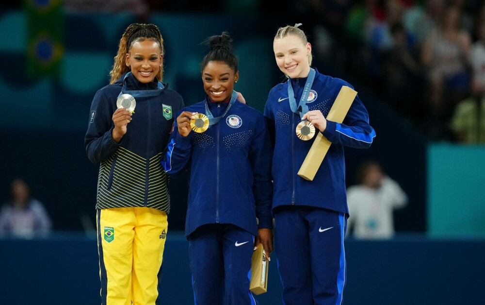 Gimnasta Simone Biles a câştigat aurul olimpic şi în finală la sărituri, la Jocurile Olimpice de la Paris. FOTO - Imaginea 11