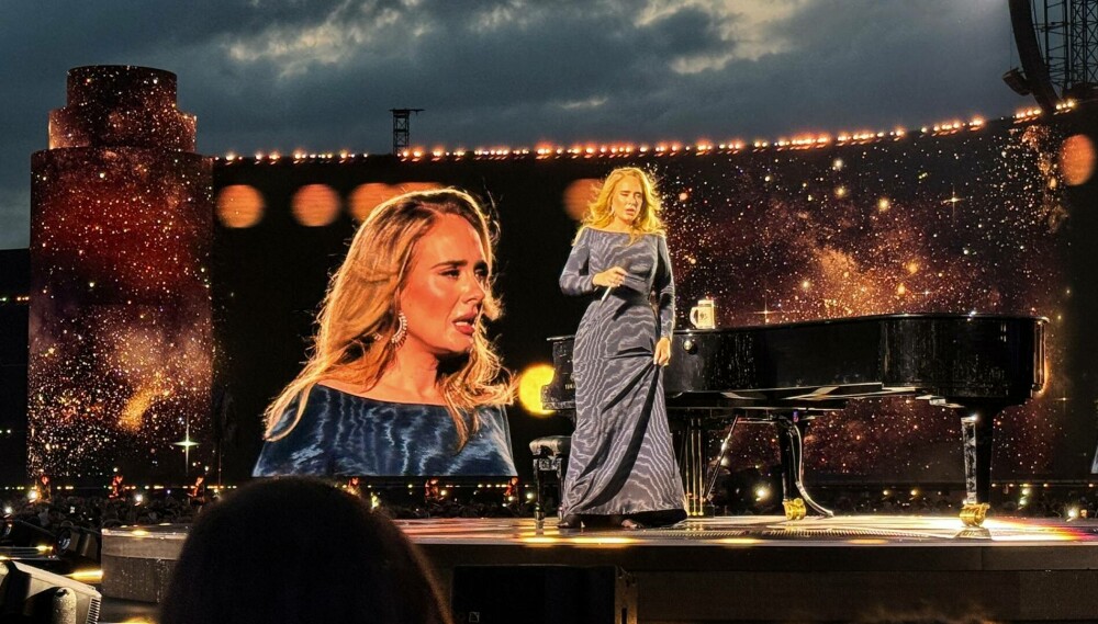 Jurnaliştii germani sunt nemulţumiţi de restricţiile privind fotografierea la concertele susţinute de Adele: „Inacceptabil” - Imaginea 15