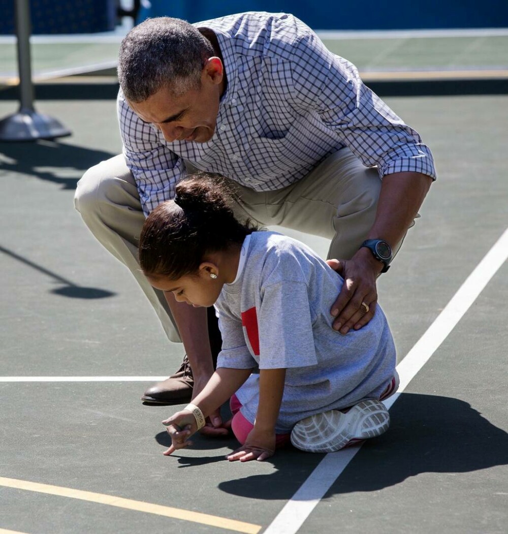 Cum arăta Barack Obama în tinerețe. Fostul președinte a împlinit 63 de ani. GALERIE FOTO - Imaginea 28