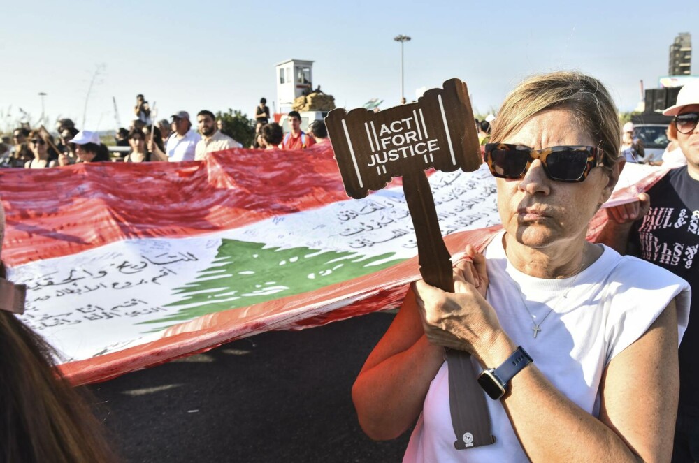 Manifestaţie în portul Beirut, la patru ani de la explozie, de teama izbucnirii unui război. „Criminalii nu au fost arestaţi” - Imaginea 8