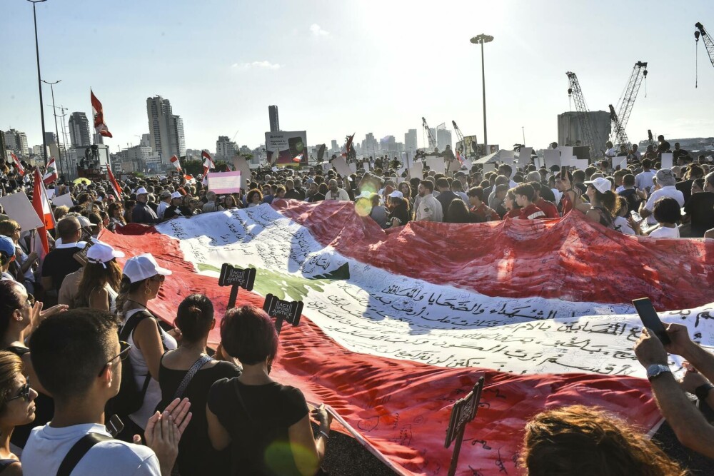 Manifestaţie în portul Beirut, la patru ani de la explozie, de teama izbucnirii unui război. „Criminalii nu au fost arestaţi” - Imaginea 9