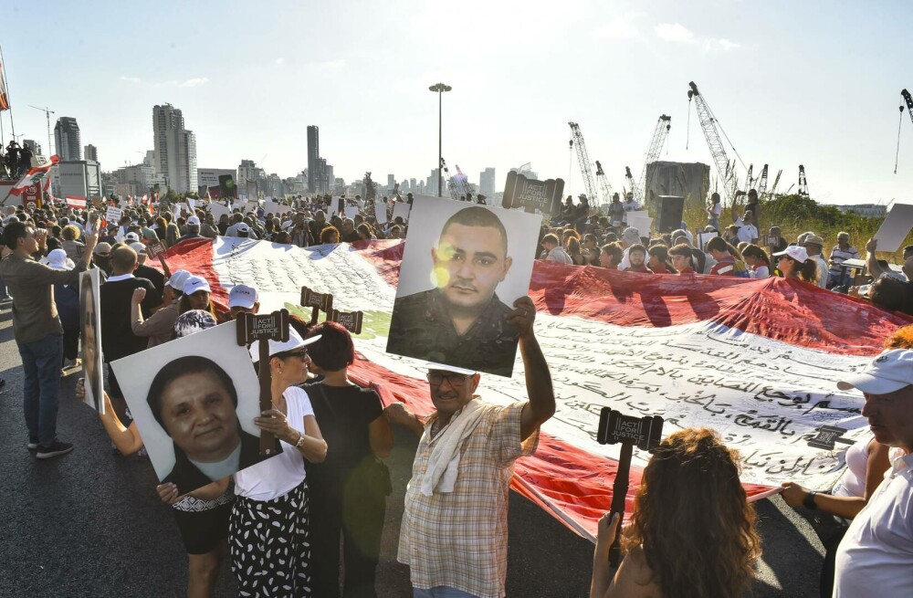 Manifestaţie în portul Beirut, la patru ani de la explozie, de teama izbucnirii unui război. „Criminalii nu au fost arestaţi” - Imaginea 14