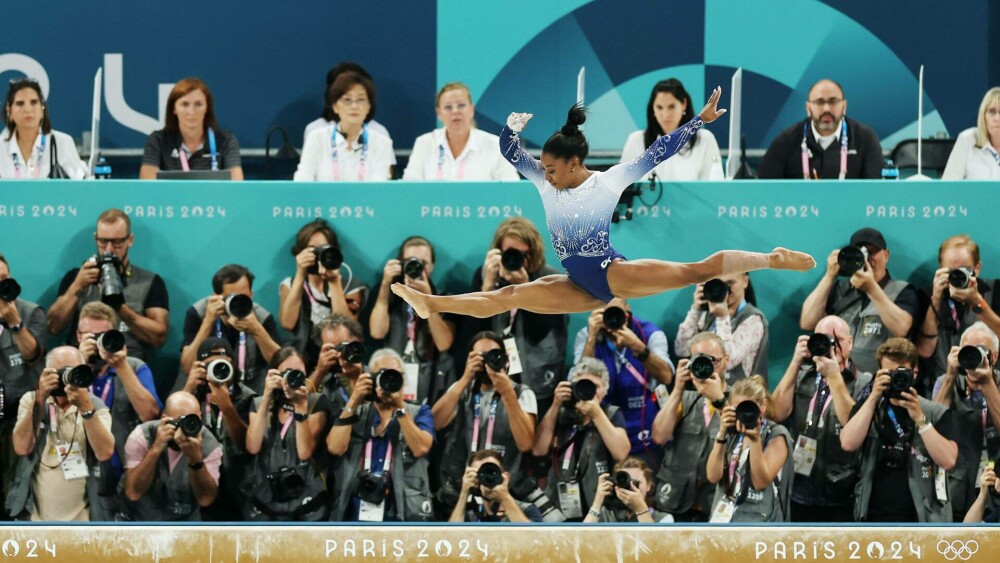 JO 2024. Sabrina Maneca Voinea, locul 8 în finală la bârnă, după ce a căzut de două ori. Cine a luat aurul olimpic. FOTO - Imaginea 5