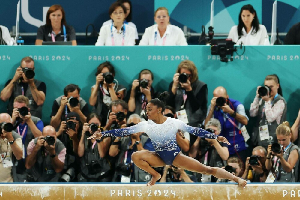 JO 2024. Sabrina Maneca Voinea, locul 8 în finală la bârnă, după ce a căzut de două ori. Cine a luat aurul olimpic. FOTO - Imaginea 6