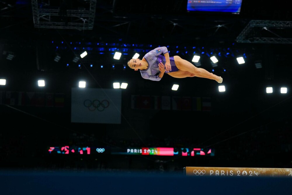 JO 2024. Sabrina Maneca Voinea, locul 8 în finală la bârnă, după ce a căzut de două ori. Cine a luat aurul olimpic. FOTO - Imaginea 8