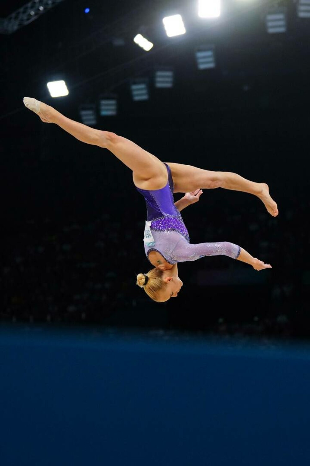 JO 2024. Sabrina Maneca Voinea, locul 8 în finală la bârnă, după ce a căzut de două ori. Cine a luat aurul olimpic. FOTO - Imaginea 9