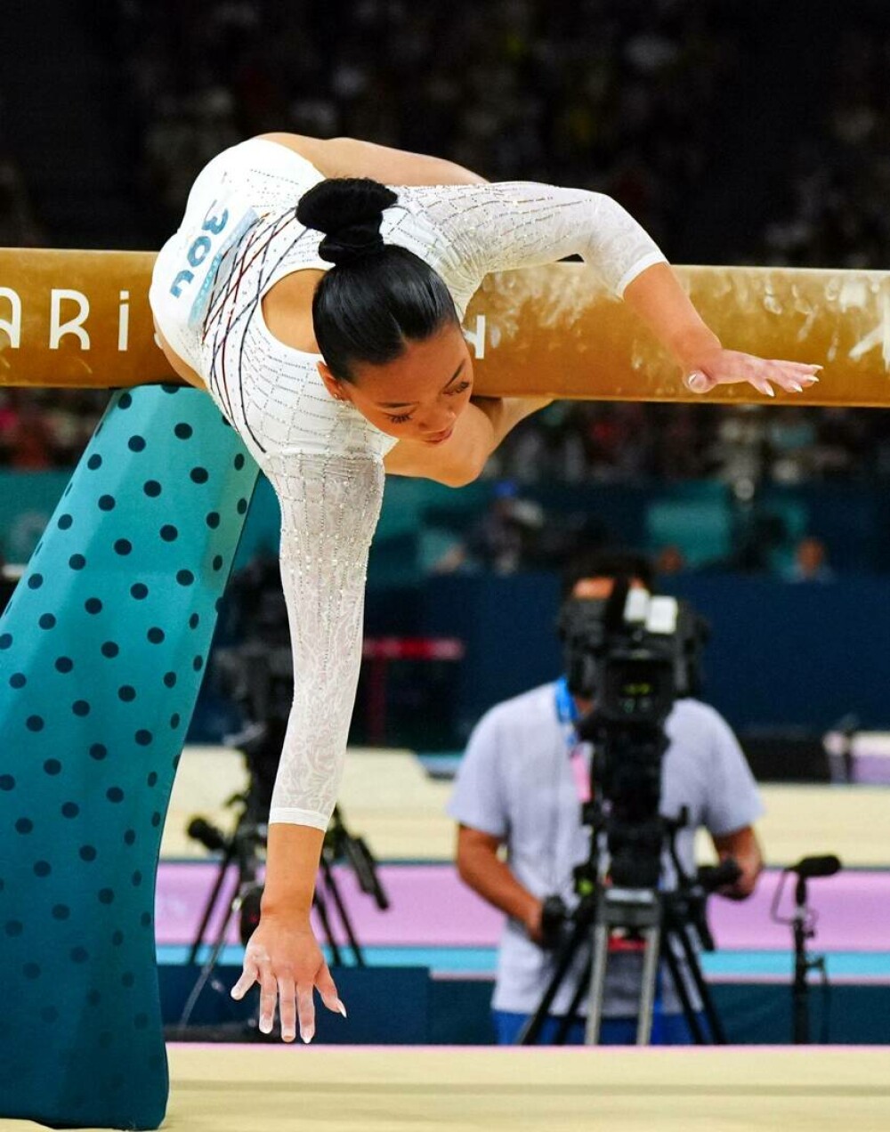 JO 2024. Sabrina Maneca Voinea, locul 8 în finală la bârnă, după ce a căzut de două ori. Cine a luat aurul olimpic. FOTO - Imaginea 12