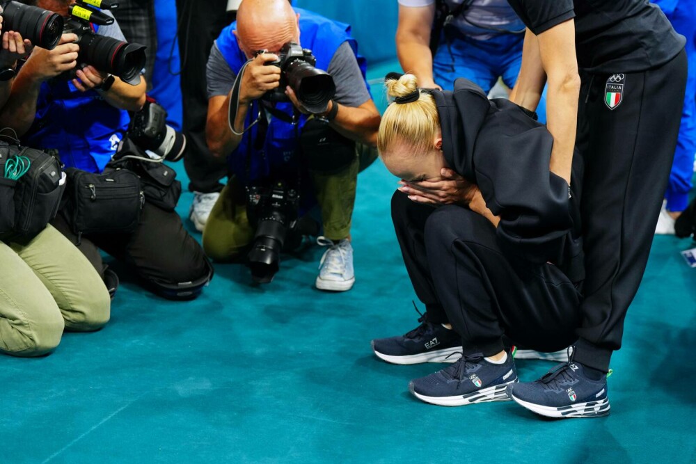 JO 2024. Sabrina Maneca Voinea, locul 8 în finală la bârnă, după ce a căzut de două ori. Cine a luat aurul olimpic. FOTO - Imaginea 14