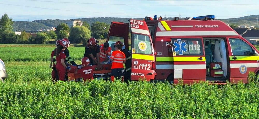 Un planor a aterizat de urgență într-un lan de lucernă, lângă Deva. Pilotul a fost rănit - Imaginea 2