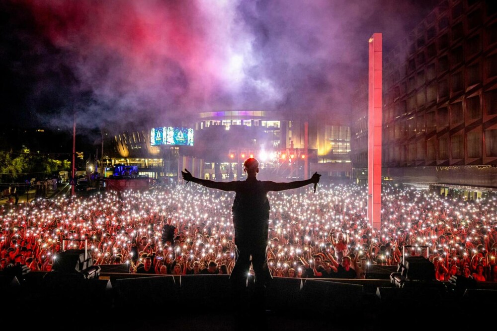 Cele mai extravagante ținute purtate în prima zi a festivalului Untold. Concertele pot fi urmărite LIVE pe VOYO | FOTO - Imaginea 24