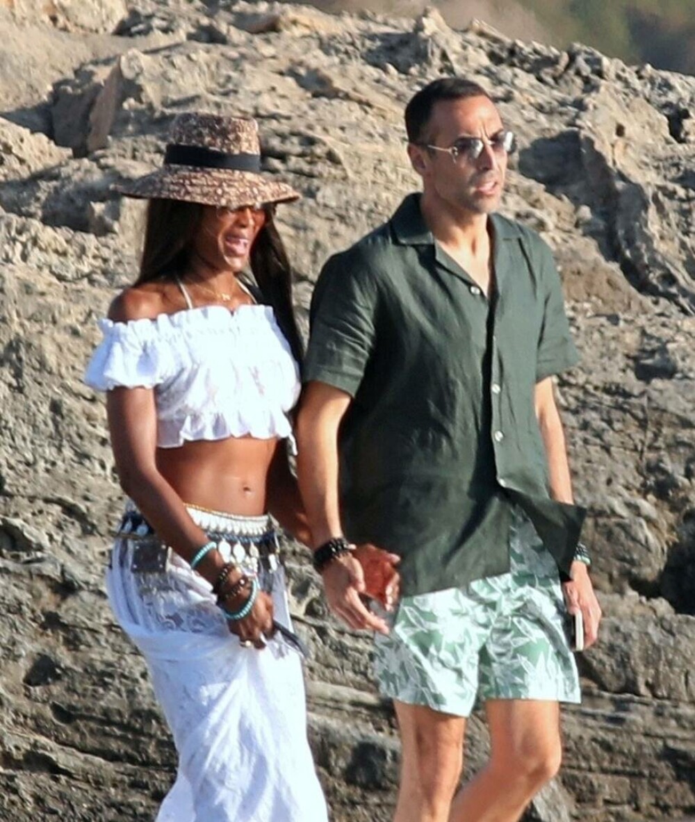 Naomi Campbell, apariție provocatoare la plajă, la 54 de ani. Cum a fost surprinsă de paparazzi în Ibiza. GALERIE FOTO - Imaginea 1