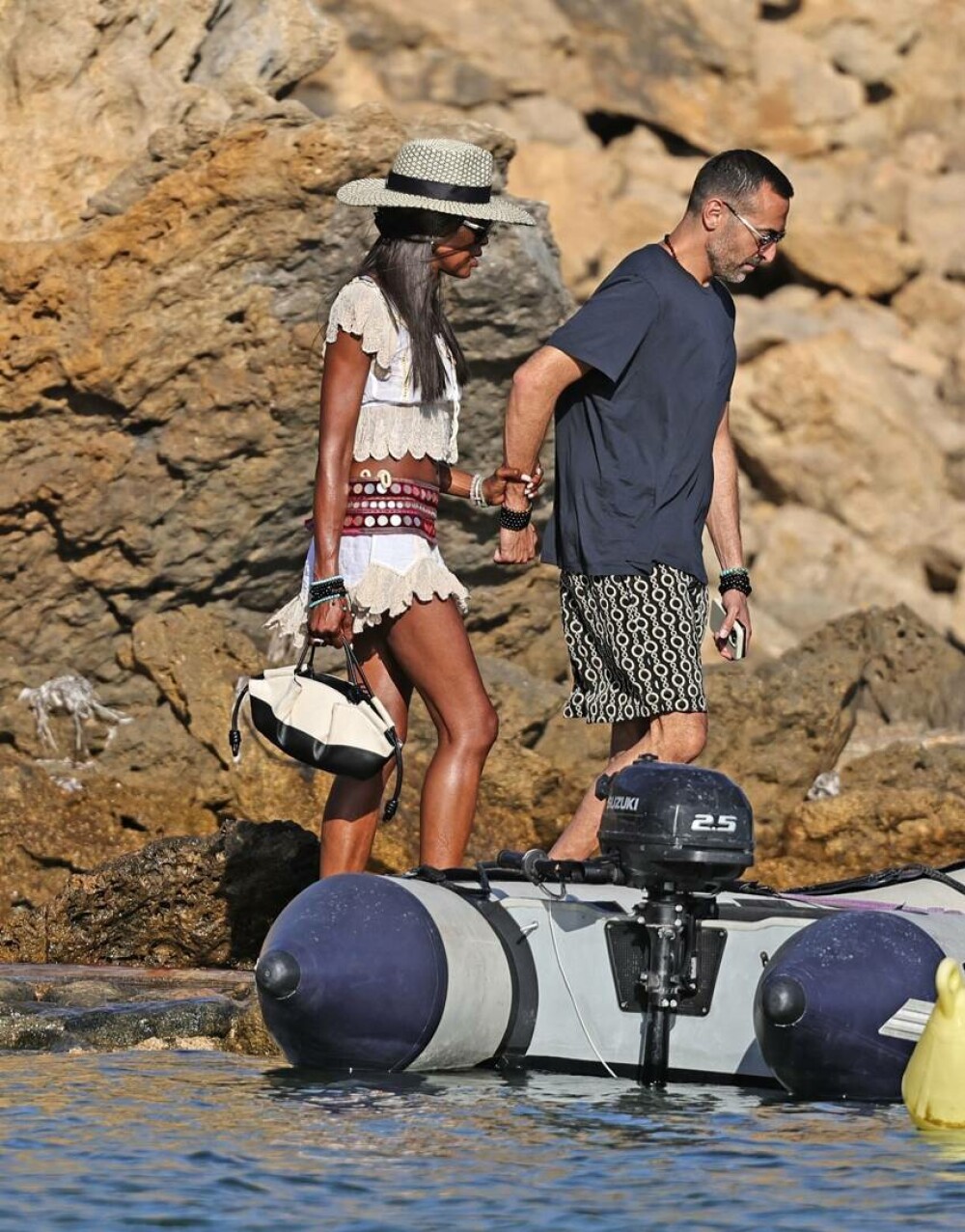 Naomi Campbell, apariție provocatoare la plajă, la 54 de ani. Cum a fost surprinsă de paparazzi în Ibiza. GALERIE FOTO - Imaginea 8