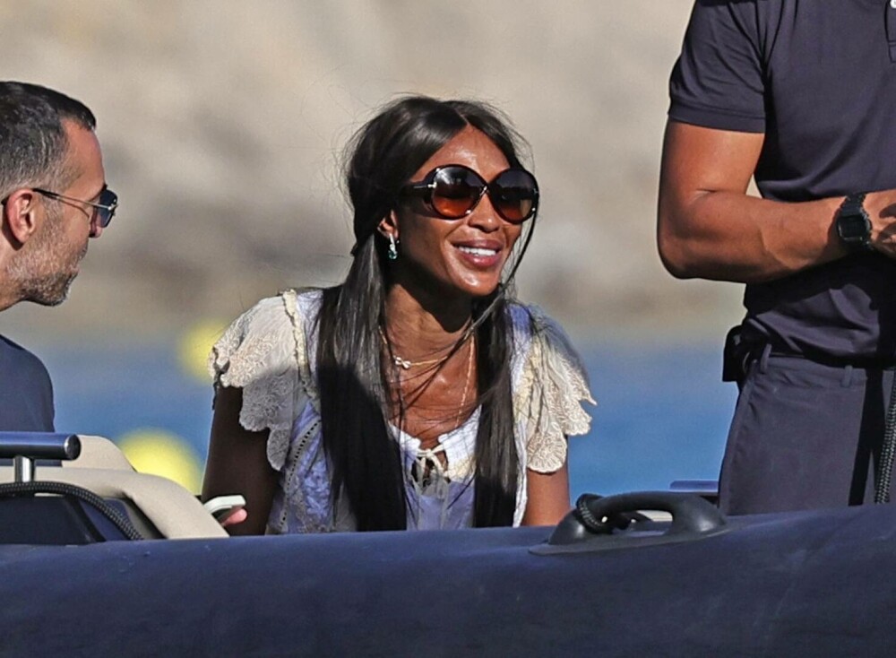 Naomi Campbell, apariție provocatoare la plajă, la 54 de ani. Cum a fost surprinsă de paparazzi în Ibiza. GALERIE FOTO - Imaginea 14