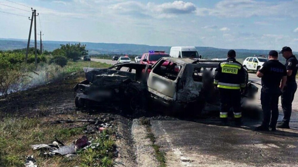 Au ars de vii. Accident cu 5 morți și 6 răniți grav, în Republica Moldova. Greșeala flagrantă a unui șofer - Imaginea 3